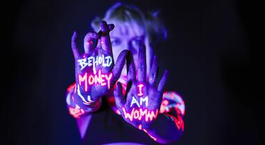 Lydmor - Behold Money I am Woman