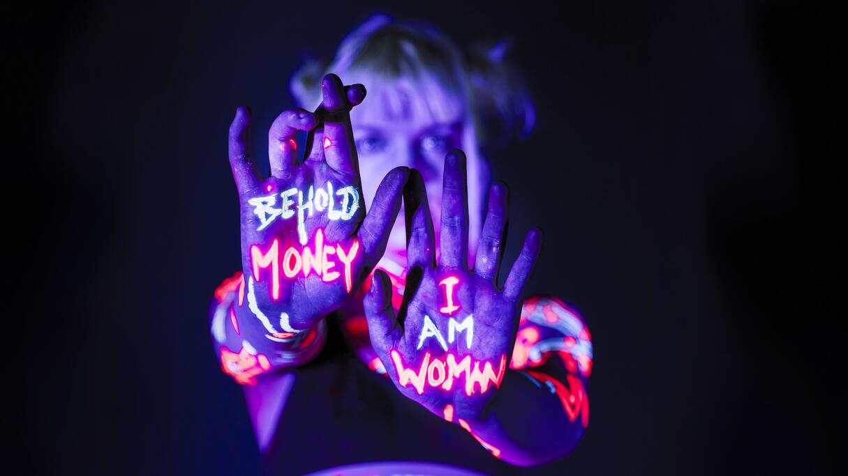 Lydmor - Behold Money I am Woman